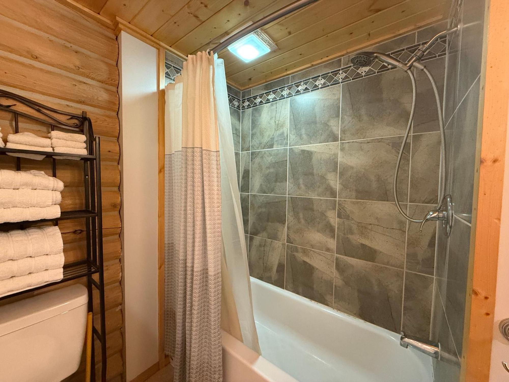 Talkeetna Log Cabin With Hot Tub Unit 1 外观 照片